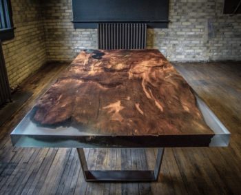 Table in resine and wood